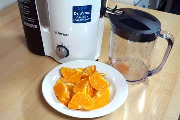 Test: 500 Gramm Orangen warten auf ihre Entsaftung mit dem Bosch MES25A0.